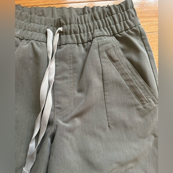 FIGS HEATHERED OLIVE SCRUB SET XS - Picture 7 of 9